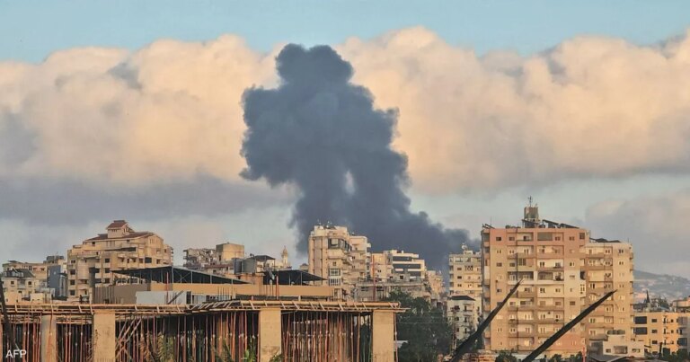 الجيش الإسرائيلي ينذر بإخلاء مبنيين في مدينة صور اللبنانية