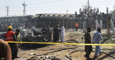 فيديو..24 قتيلا على الأقل بتفجير قطار يقل عسكريين في باكستان