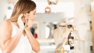 أي الأقراط تليق بكِ أكثر؟.. الإجابة في شكل وجهكِ