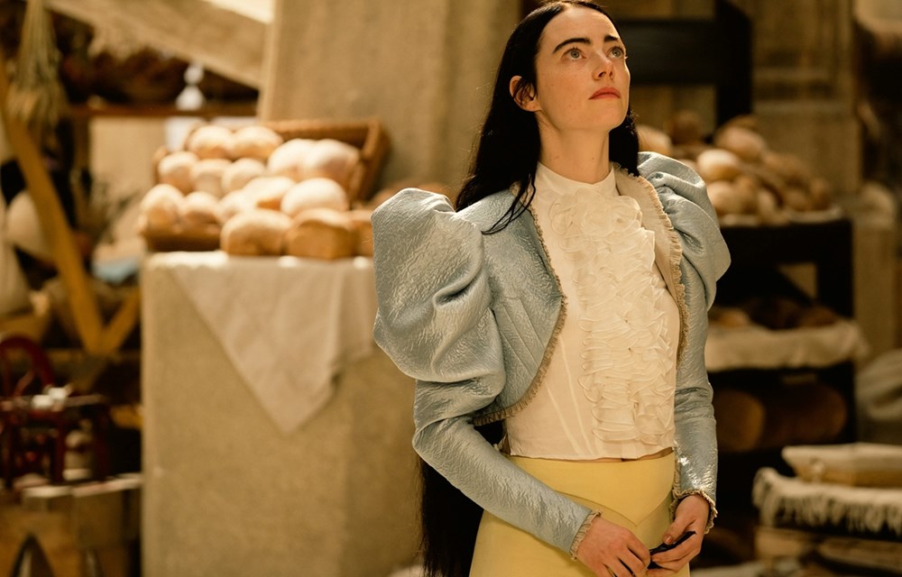 إطلالات صنعت تاريخ الموضة على شاشة السينما