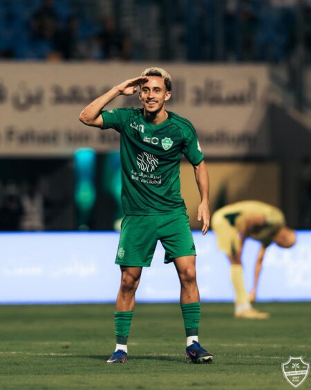الأهلي يحسم مواجهة الخليج برباعية في ختام دوري روشن