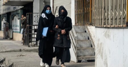 بسبب "قواعد الملابس".. طالبان تعتقل 30 امرأة