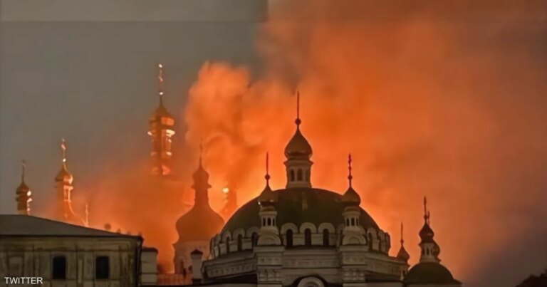 تحفة فنية.. حريق بدير أوكراني تاريخي عقب هجوم روسي