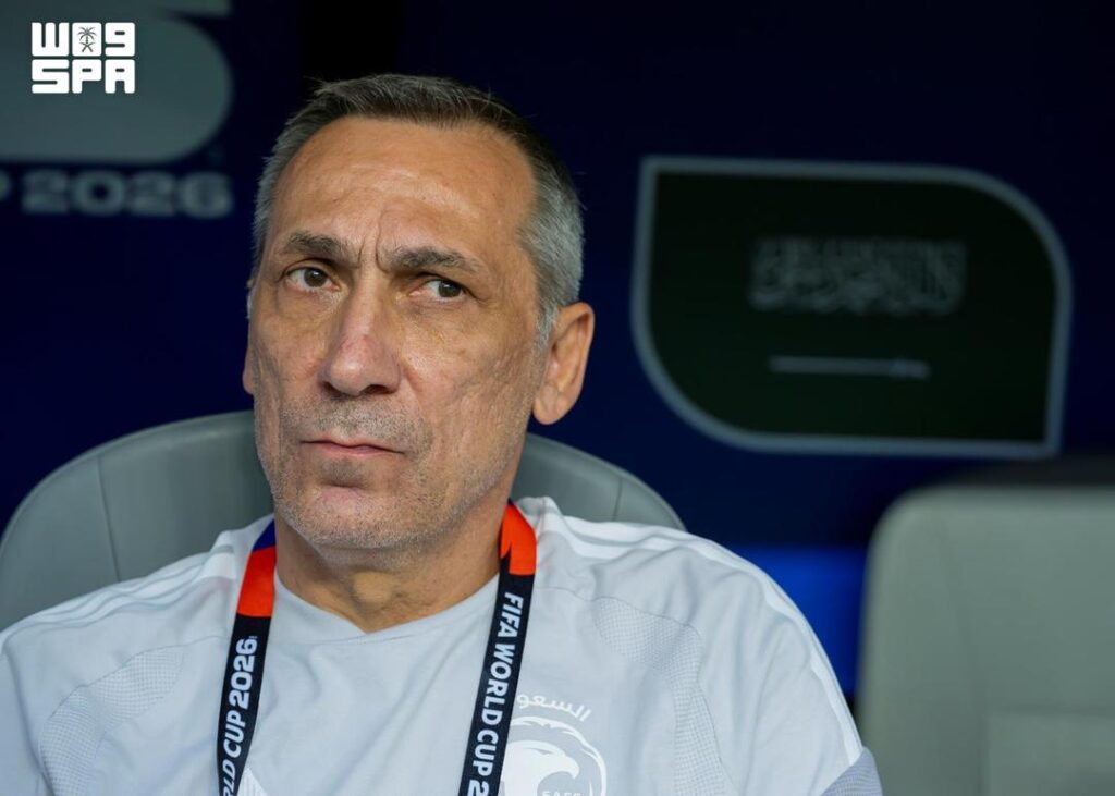 مدرب الأخضر دونيس : لعبنا جيدًا والتراجع سبب التعادل أمام الأوروغواي