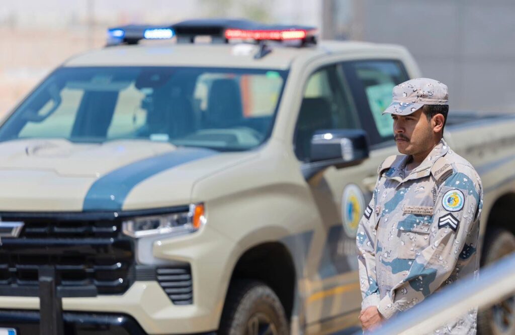 جوازات منفذ جديدة عرعر تنهي إجراءات مغادرة أولى رحلات ضيوف الرحمن بعد أدائهم فريضة الحج