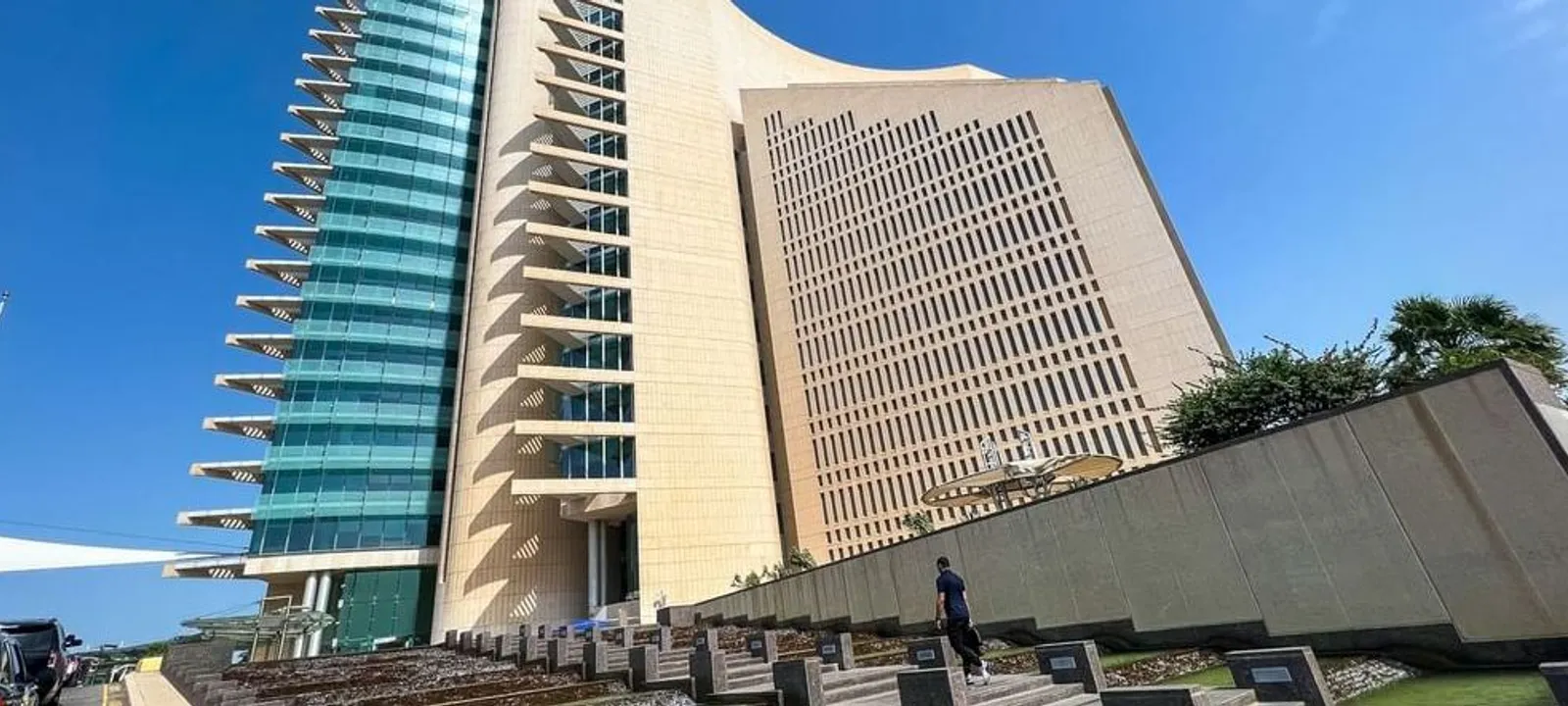 الكويت تستهدف رفع الإنتاج النفطي إلى مليوني برميل يوميا