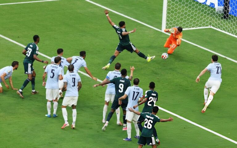 المنتخب السعودي يبدأ مشواره في كأس العالم بتعادل ثمين أمام الأوروغواي