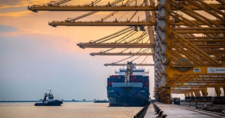موانئ دبي العالمية تضخ 800 مليون دولار لتطوير وتحديث ميناء طرطوس