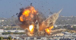 قصف مدفعي يستهدف شرقي غزة ومخيم البريج ومقتل شخصين في الضفة الغربية
