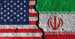 الراية البيضاء: هل يدفع الانهيار الاقتصادي طهران إلى التراجع؟