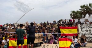 المغرب يوقف 294 مهاجراً حاولوا التسلل إلى سبتة