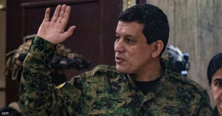 قائد “قسد” يعلن اكتمال دمج المؤسسات ضمن هيكلية الإدارة الذاتية قائد "قسد" يعلن اكتمال دمج المؤسسات ضمن هيكلية الإدارة الذاتية