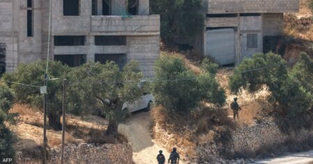 عشرات المستوطنين يهاجمون بلدة فلسطينية شمالي الضفة الغربية عشرات المستوطنين يهاجمون بلدة فلسطينية شمالي الضفة الغربية
