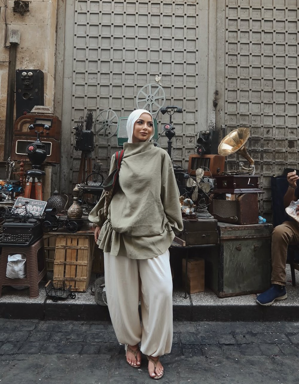 إطلالات صيفية عصرية.. من مدونات الموضة المحجبات