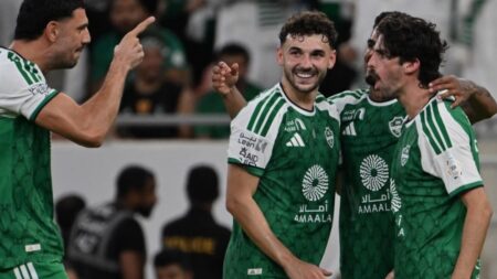 الأهلي يكتسح أبها برباعية في ثاني جولات دوري روشن