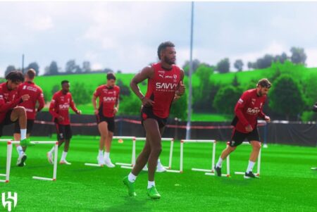 علي البليهي يودع الهلال بعد مسيرة حافلة بـ 262 مباراة و13 بطولة علي البليهي يودع الهلال بعد مسيرة حافلة بـ 262 مباراة و13 بطولة