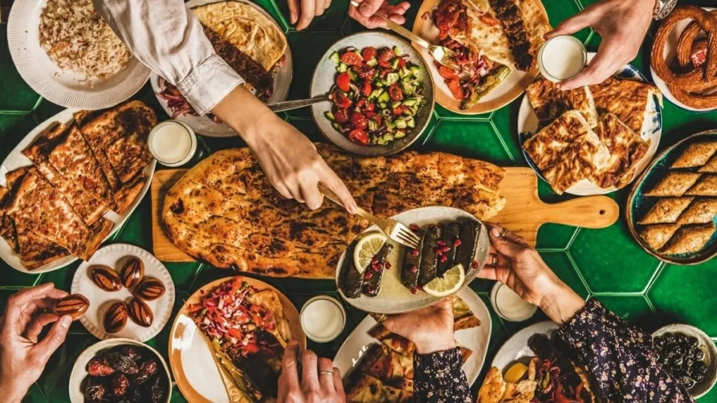 آداب العزومات: ضوابط تحكم الضيف والمضيف في مختلف المناسبات
