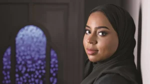 شما السميحي: حوارية البيئة بين سحر الصحراء وزرقة البحر