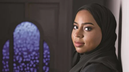 شما السميحي: حوارية البيئة بين سحر الصحراء وزرقة البحر