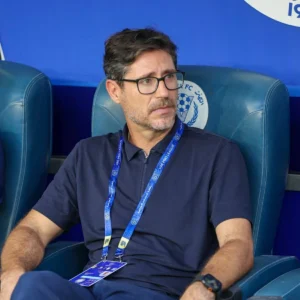 سانشيز يبدي سعادته مع كلباء وميلوش يشيد بعقلية النصر
