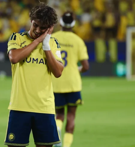 النصر يستهل حملة الدفاع عن لقب الدوري السعودي باكتساح الفتح