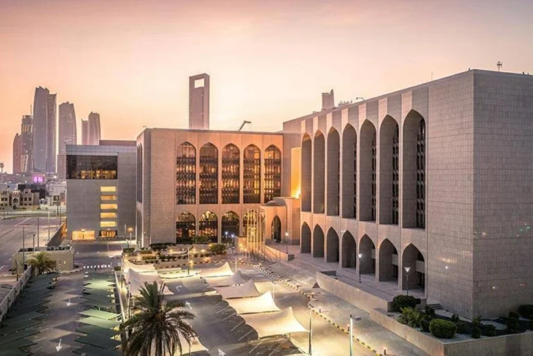 بنوك دبي وأبوظبي تستقطب 151 مليار درهم من الودائع الجديدة خلال عام
