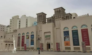 متحف الشارقة للفنون: رحلة في أعماق المكان