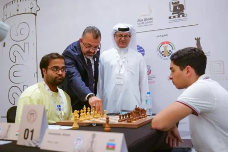 الأمريكي أكوبيان يتوج بلقب فئة المخضرمين في مهرجان أبوظبي للشطرنج الأمريكي أكوبيان يتوج بلقب فئة المخضرمين في مهرجان أبوظبي للشطرنج