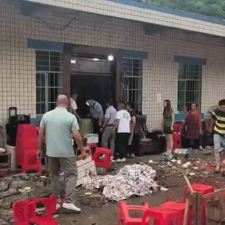 22 قتيلاً ومصاباً في انهيار جدار بالصين 22 قتيلاً ومصاباً في انهيار جدار بالصين