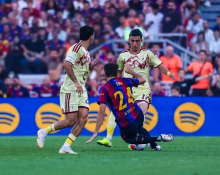 زيزو يقلص الفارق للأهلي أمام برشلونة ويغادر الملعب مصاباً في كأس خوان جامبر