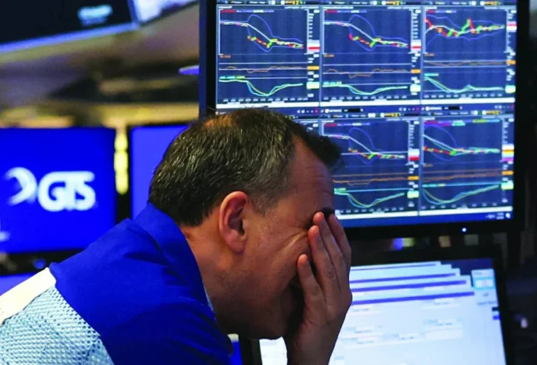 مؤشر داو جونز يتراجع 400 نقطة بضغط من صعود عوائد السندات الأمريكية