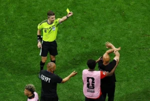 فيفا يفتح تحقيقاً مع حسام حسن وزيكو عقب مباراة مصر والأرجنتين في المونديال
