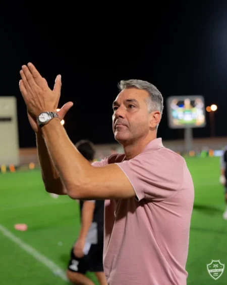 مدرب أهلي جدة يرفض التعليق على صفقة اللاعب المحذوفة