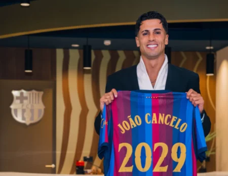برشلونة يمدد عقد جواو كانسيلو حتى عام 2029