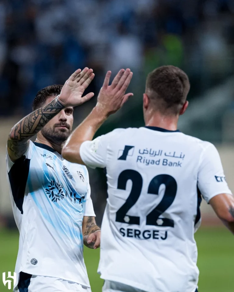 الهلال يهزم الفيحاء بثلاثية ويقتنص العلامة الكاملة رغم إهدار سامرفيل ركلة جزاء غريبة