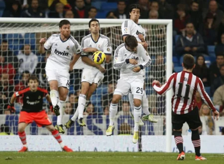 ريال مدريد: زملاء في النادي وخصوم في الميدان لـ90 دقيقة ريال مدريد: زملاء في النادي وخصوم في الميدان لـ90 دقيقة