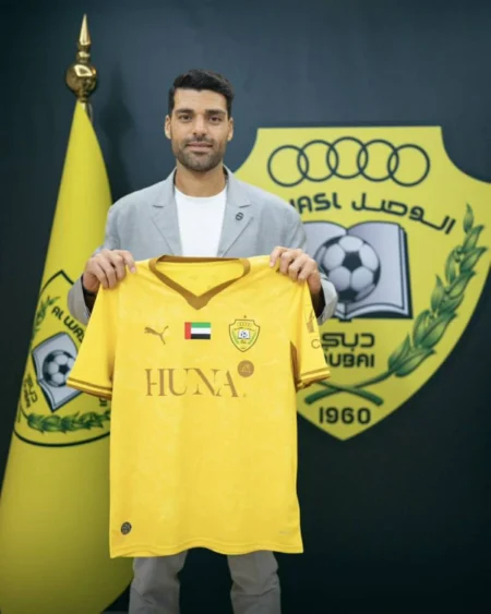 الوصل يضم مهدي تارمي قبل مواجهة شباب الأهلي في القمة