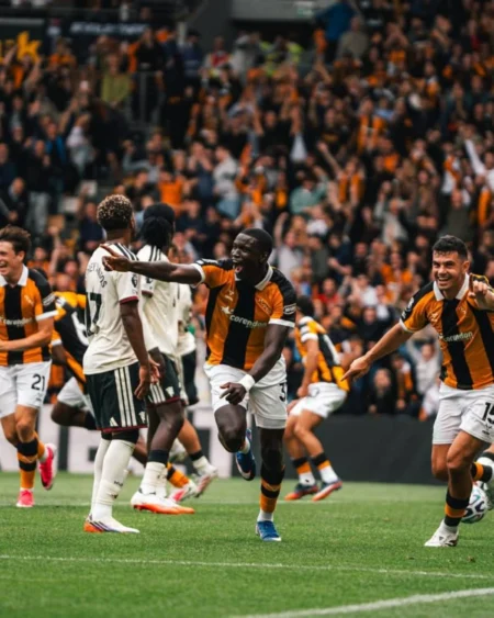 هال سيتي يُسقط مانشستر يونايتد في افتتاح الدوري الإنجليزي الممتاز