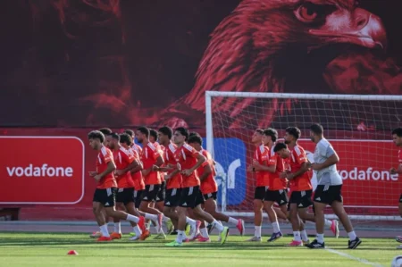 غياب إمام عاشور عن قائمة الأهلي في افتتاحية الدوري المصري