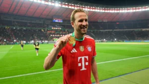 هاري كين يحصد جائزة أفضل لاعب في الدوري الألماني كأول إنجليزي في التاريخ