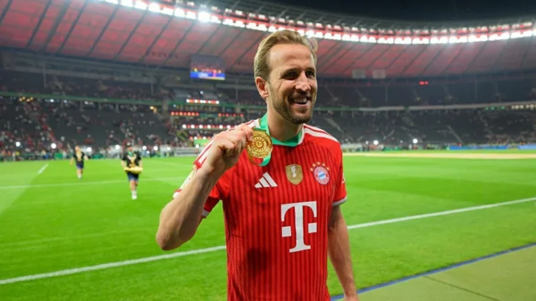 هاري كين يحصد جائزة أفضل لاعب في الدوري الألماني كأول إنجليزي في التاريخ هاري كين يحصد جائزة أفضل لاعب في الدوري الألماني كأول إنجليزي في التاريخ