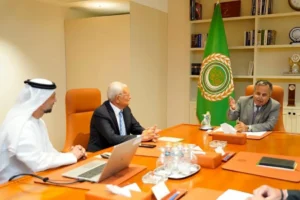 نبيل فهمي يبحث سبل تسريع التحول الرقمي لمواكبة عصر الذكاء الاصطناعي