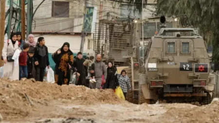 إسرائيل تمنع برلمانيين سويديين من دخول الضفة الغربية وتفرض قيوداً على التنقل