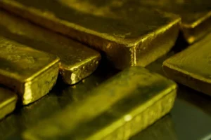 الذهب يلامس 4700 دولار بدعم من زخم الشراء والفضة تقترب من حاجز الـ70