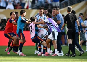 مدرب المنتخب الإسباني يعلق على أحداث نهائي المونديال وينتقد مشجعي أتلتيك بلباو