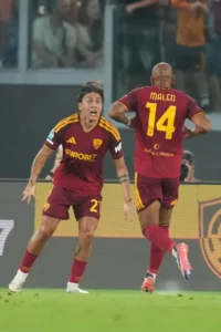 ثنائية مالين وديبالا تشعل طموحات روما في الدوري الإيطالي