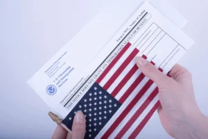 الولايات المتحدة تعلق مقابلات التأشيرات في جميع سفاراتها حول العالم