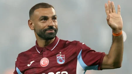 قميص محمد صلاح يشعل مبيعات نادي طرابزون بـ 82 ألف نسخة