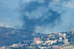 تصعيد إسرائيلي في جنوب لبنان: غارات وتفجيرات وإحراق للمنازل