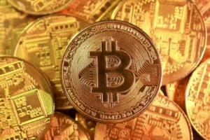 تراجع العملات الرقمية عقب تصريحات وارش بشأن التضخم